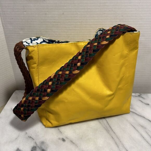 Peaceofthread handmade yellow tote handbag - Picture 4 of 12